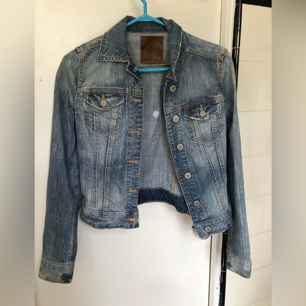 Simple and casual jean jacket